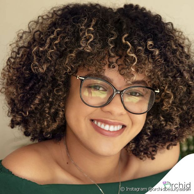 Curly lit blonde: 30 photos and nuance tips to light up curls