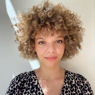 Curly lit blonde: 30 photos and nuance tips to light up curls