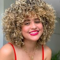 Curly lit blonde: 30 photos and nuance tips to light up curls