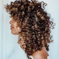 Honey lit brunette: 12 foto della tendenza + consigli su come ottenere il colore dei capelli