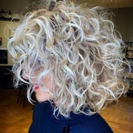 Serrures platine : 20 inspirations en cheveux noirs, courts, bouclés et plus de styles