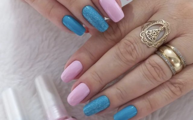 Nail art in rosa: 7 fantastici design su cui investire