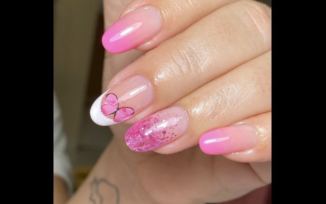 Nails decorated in pink: 7 incredible models to invest in