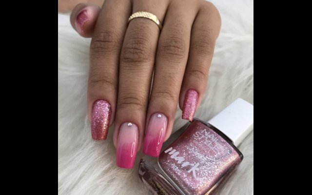 Nails decorated in pink: 7 incredible models to invest in