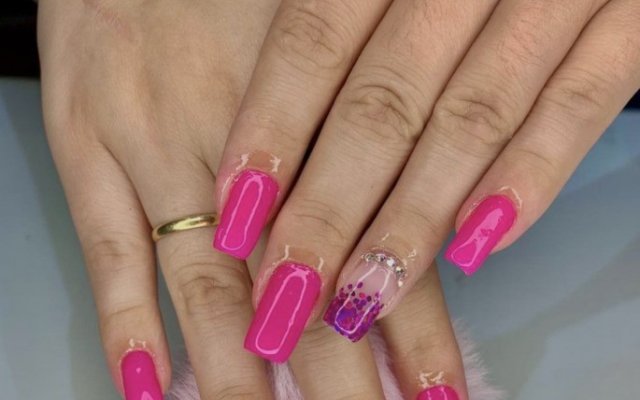 Nail art in rosa: 7 fantastici design su cui investire