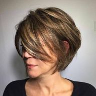 Coiffures dégradées courtes : dégradé, frange, lutin, cheveux hirsutes et coupes plus tendances pour vous inspirer