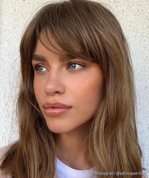 Dark blonde hair: discover the tone that walks between light and brown and matches all skin tones