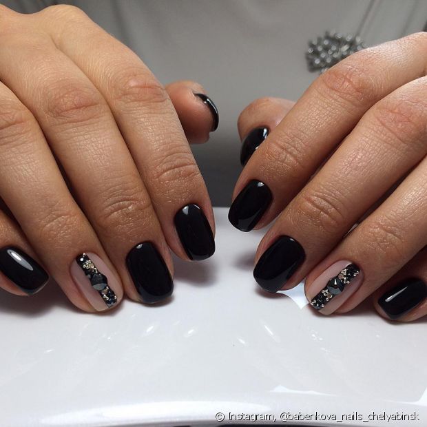 Black decorated nail: 10 art photos to do on your next manicure