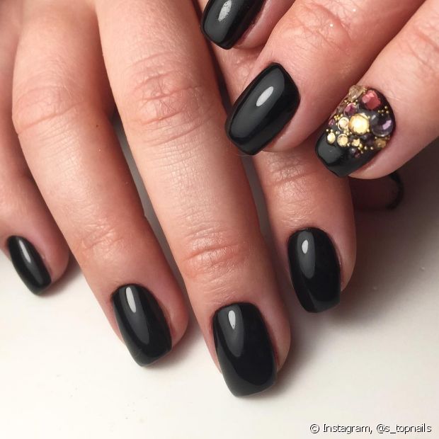 Black decorated nail: 10 art photos to do on your next manicure