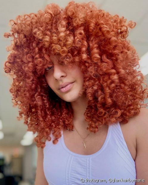 Red curly hair: 30 inspirations and tips to conquer the color