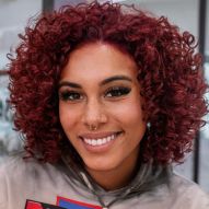 Red curly hair: 30 inspirations and tips to conquer the color