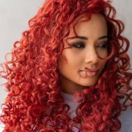 Red curly hair: 30 inspirations and tips to conquer the color