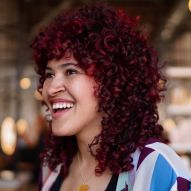 Red curly hair: 30 inspirations and tips to conquer the color