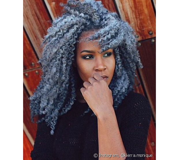 Gray curly hair: 50 photos of different curl styles for you to jump into this trend!