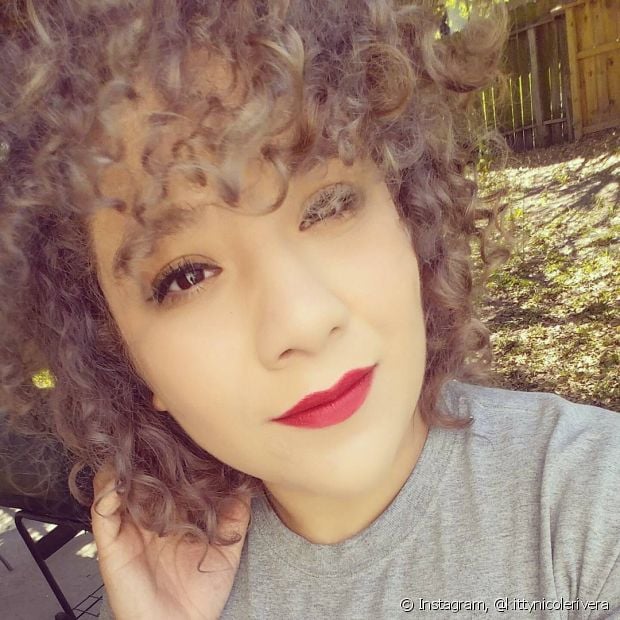 Gray curly hair: 50 photos of different curl styles for you to jump into this trend!