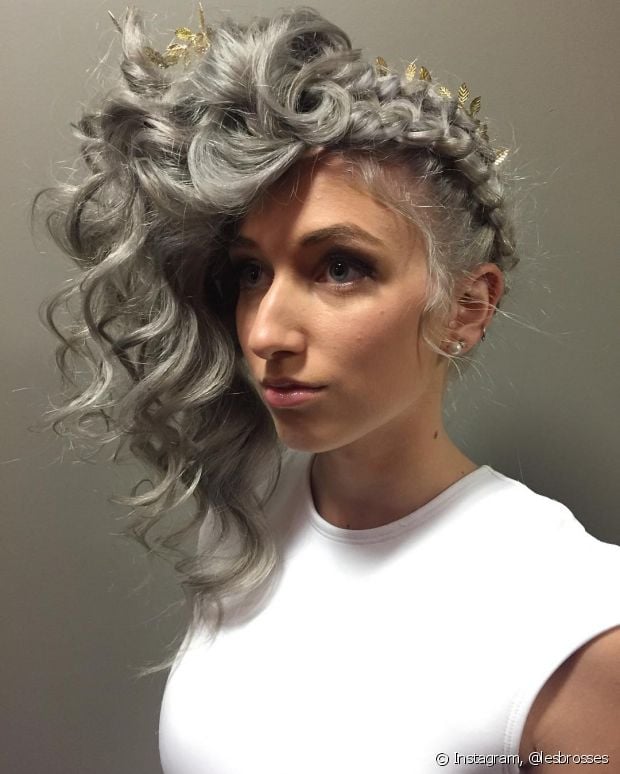 Gray curly hair: 50 photos of different curl styles for you to jump into this trend!