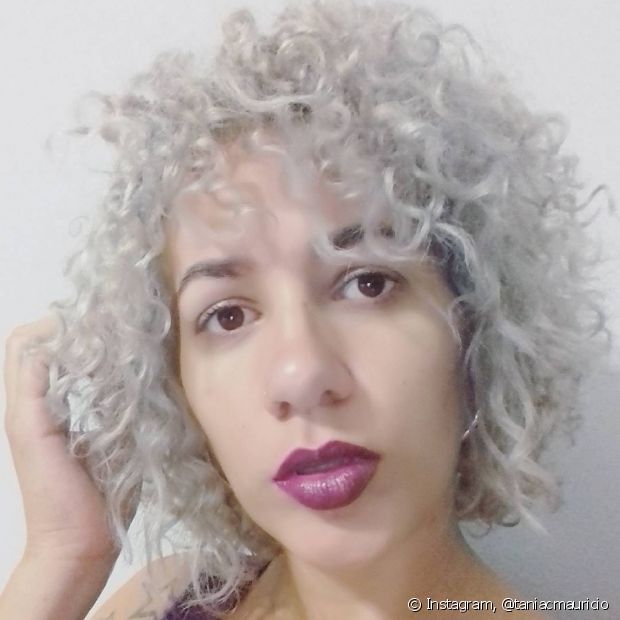 Gray curly hair: 50 photos of different curl styles for you to jump into this trend!