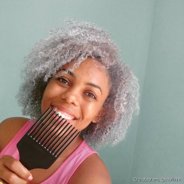 Gray curly hair: 50 photos of different curl styles for you to jump into this trend!