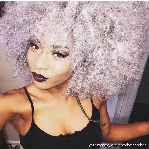 Gray curly hair: 50 photos of different curl styles for you to jump into this trend!