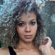 Gray curly hair: 50 photos of different curl styles for you to jump into this trend!