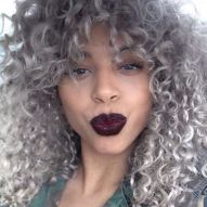 Gray curly hair: 50 photos of different curl styles for you to jump into this trend!