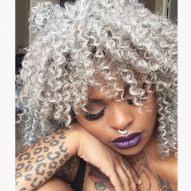 Gray curly hair: 50 photos of different curl styles for you to jump into this trend!