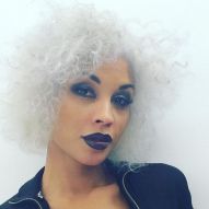 Gray curly hair: 50 photos of different curl styles for you to jump into this trend!