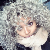 Gray curly hair: 50 photos of different curl styles for you to jump into this trend!