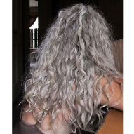 Gray curly hair: 50 photos of different curl styles for you to jump into this trend!