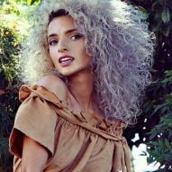 Gray curly hair: 50 photos of different curl styles for you to jump into this trend!