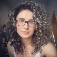 Gray curly hair: 50 photos of different curl styles for you to jump into this trend!