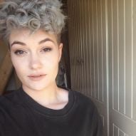 Gray curly hair: 50 photos of different curl styles for you to jump into this trend!