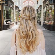 Twisted hairstyle: step by step on how to do the style + 8 photos for you to be inspired!