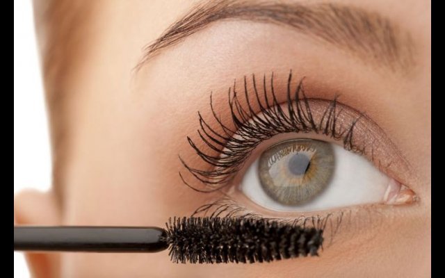 Dry mascara? Learn how to soften and restore texture