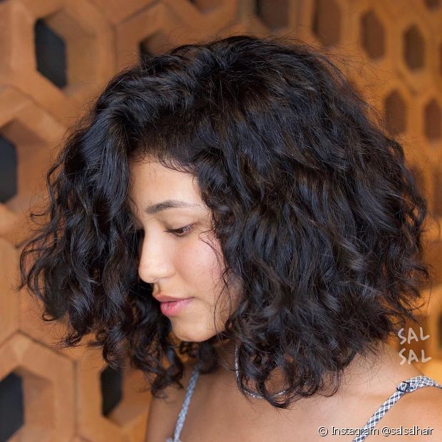 Long curly bob: with bangs, short, medium and more versions of the cut to fall in love with!