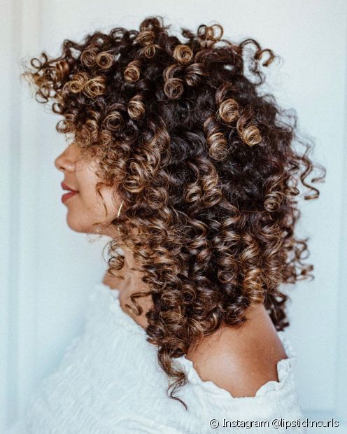 Curly lit brunette: tips for those who want to leave dark strands with lighter highlights