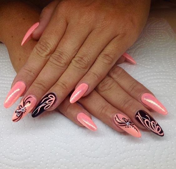 Stiletto nails: know the care and disadvantages