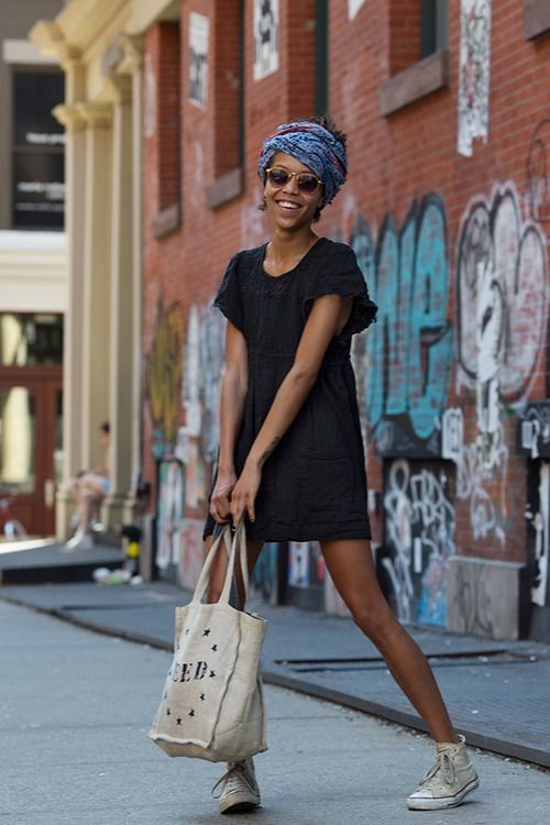 Vestido negro: 30 modelos para un look moderno y elegante.