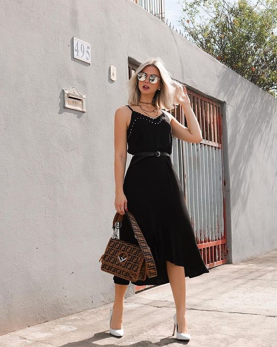 Vestido negro: 30 modelos para un look moderno y elegante.