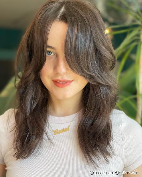 Long curtain bangs: all about the cut that is loved by influencers