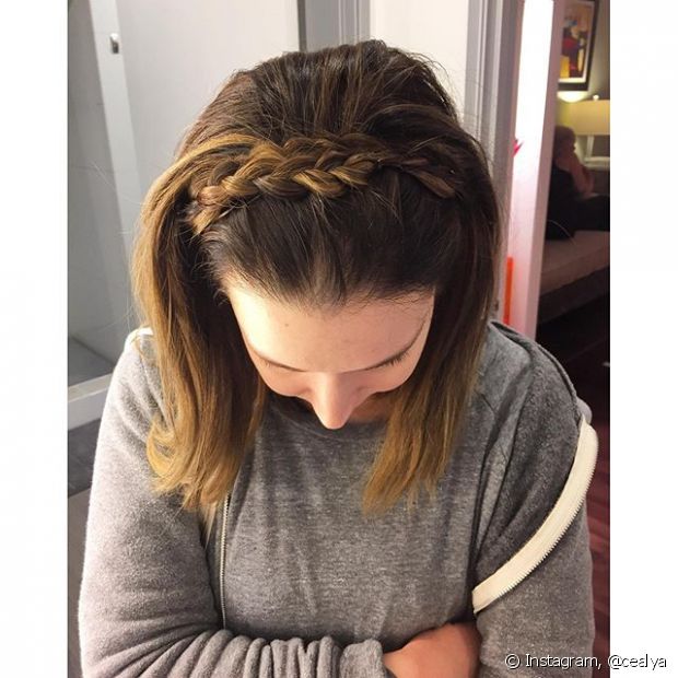 Braid headband with loose hair: see the step by step on how to do the romantic hairstyle!