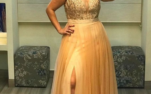 Vestido dorado: inspírate con piezas llenas de sofisticación