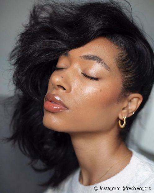 Hairstyle on straight hair: 4 tips for a frizz-free finish