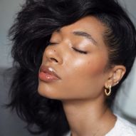 Hairstyle on straight hair: 4 tips for a frizz-free finish