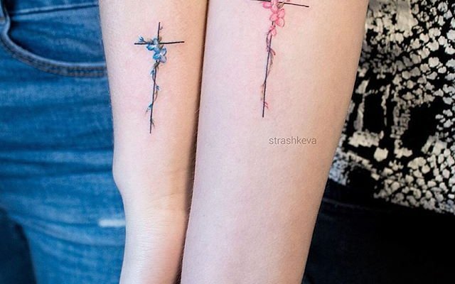 Cross tattoo: see designs that reflect faith and hope