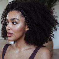 Side braid in curly and frizzy hair: 15 inspirations and how to do it at home