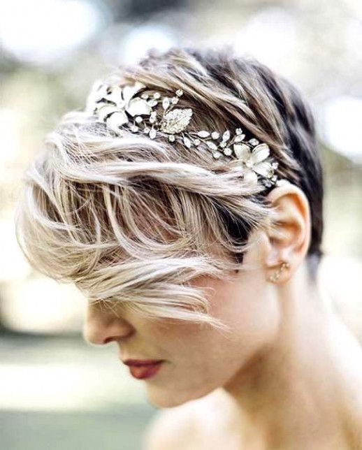 Coiffures de mariage : découvrez 45 looks pour cheveux courts