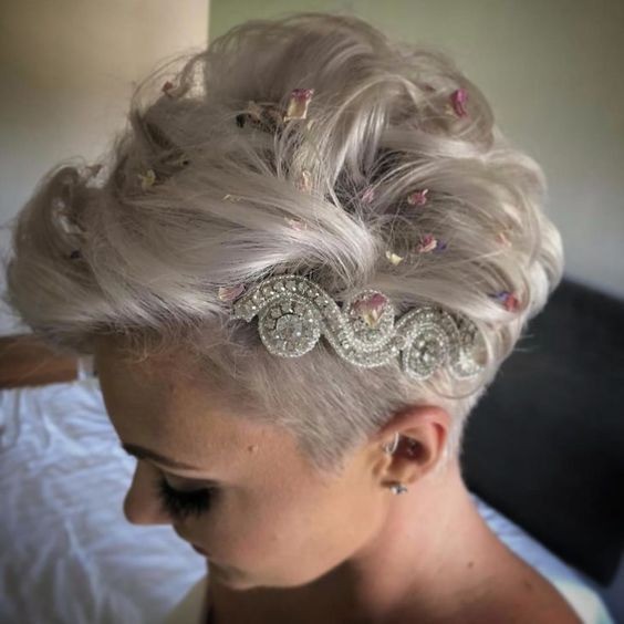 Coiffures de mariage : découvrez 45 looks pour cheveux courts