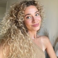 20 belles photos de cheveux blonds nacrés et astuces pour obtenir la nuance