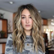 20 belles photos de cheveux blonds nacrés et astuces pour obtenir la nuance